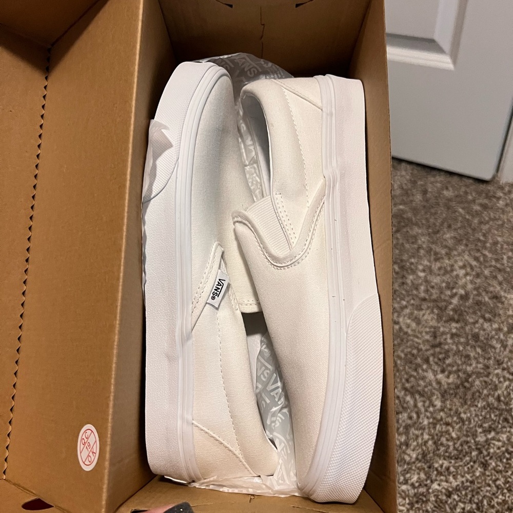 Vans - Brand New White Canvas
